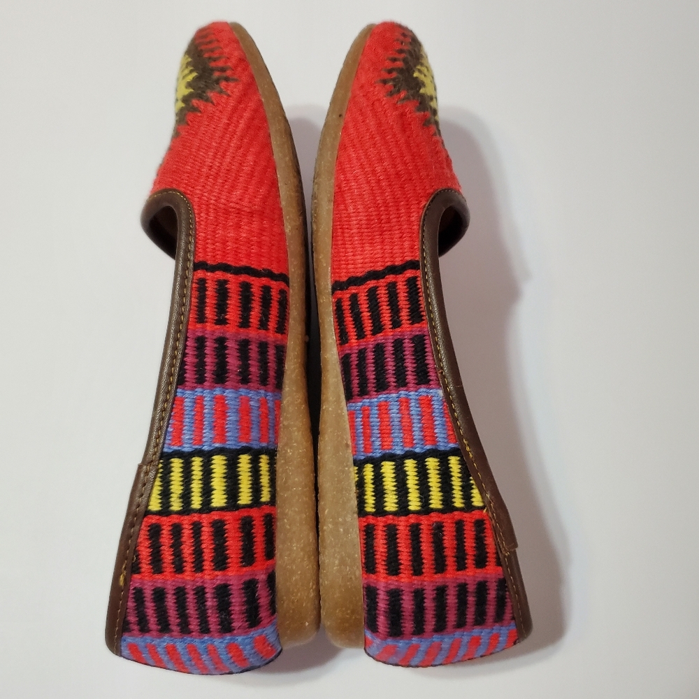 BORN Women's Giselle Red Slip On Southwestern Flat Size 7.5 - Picture 6 of 13